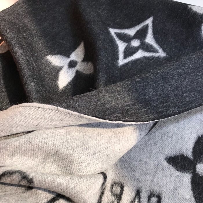 Louis Vuitton Scarf LV00046